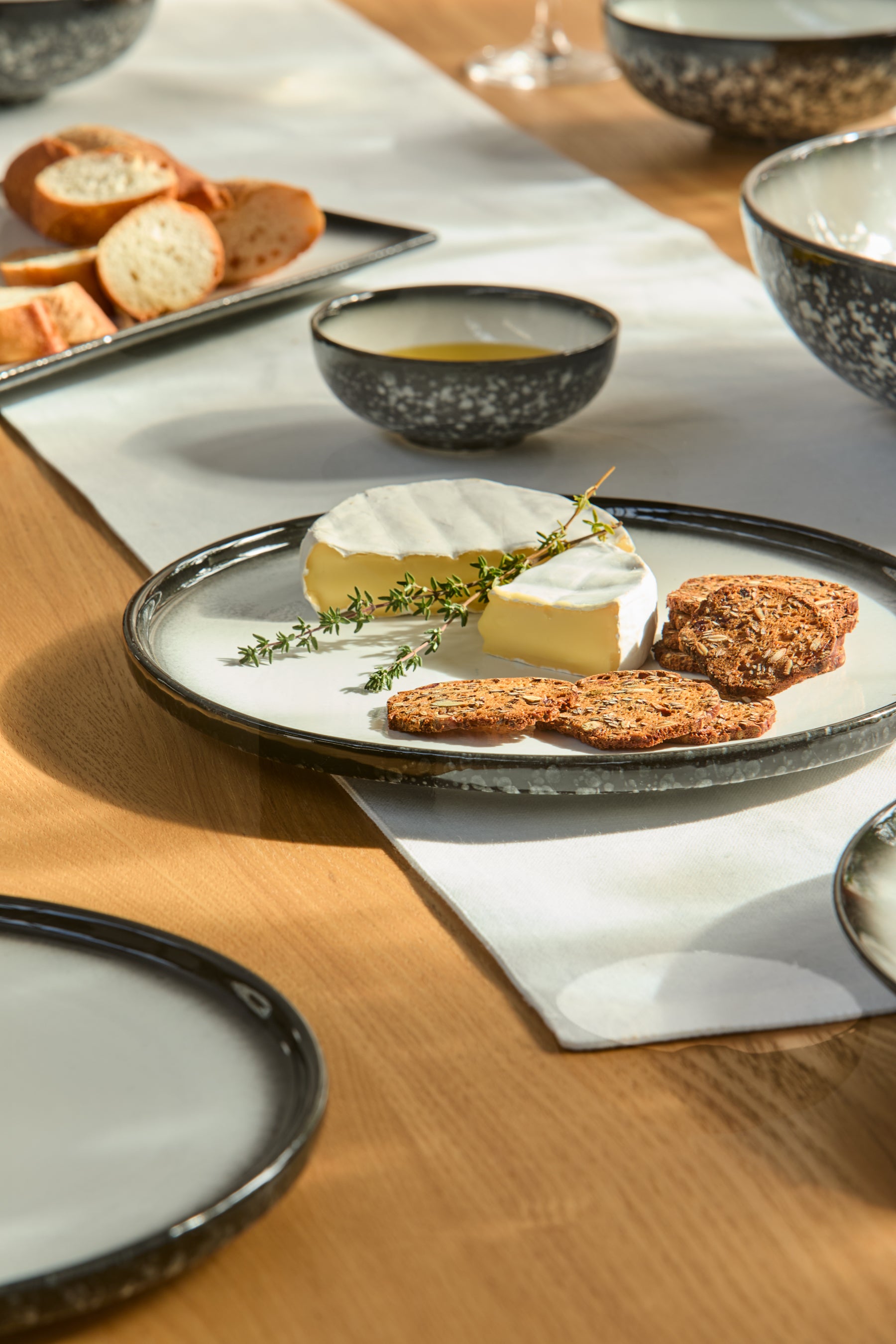 Maxwell & Williams Caviar Granite High Rim Plate 26.5cm