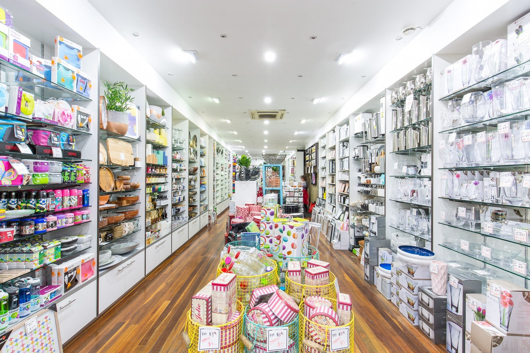 Why buying a Dinner Set at Sir John’s Gifts is so easy