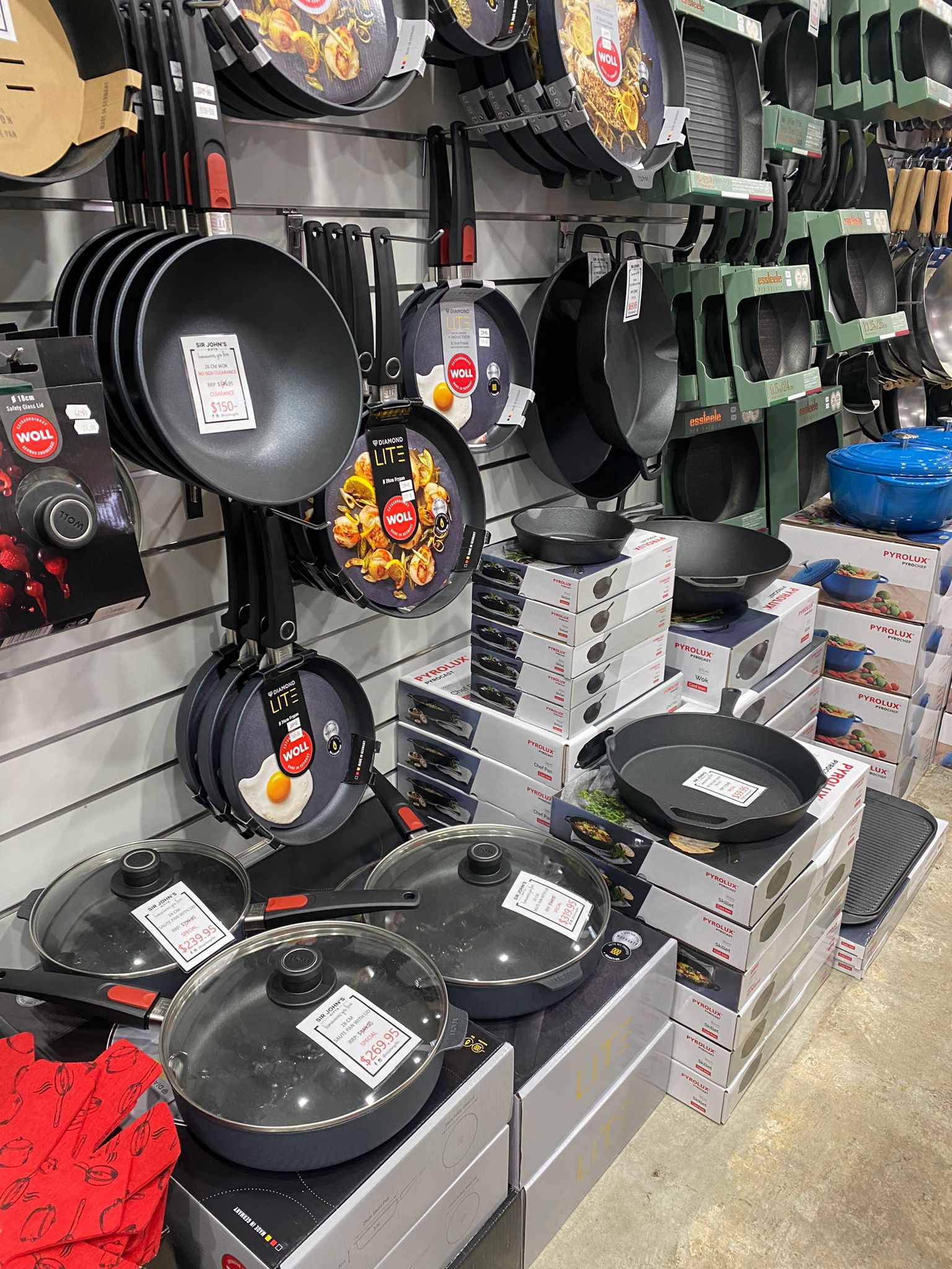 HOW TO CHOOSE THE BEST AND IDEAL COOKWARE SET FOR YOUR KITCHEN WITH SIR JOHN'S GIFTS