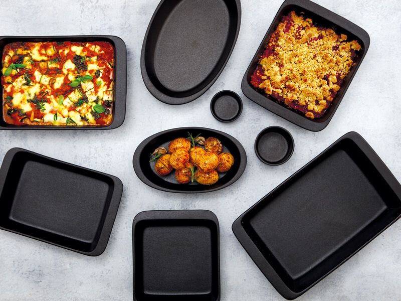 Maxwell & Williams Caviar Square Baker 26x6cm - Black